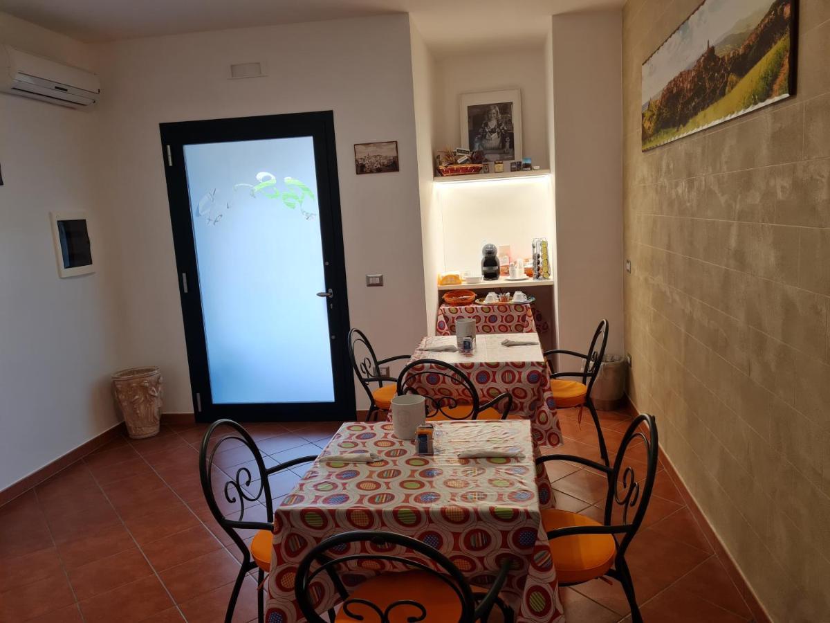 Il Nido Delle Rondini Acomodação com café da manhã Grottole Exterior foto